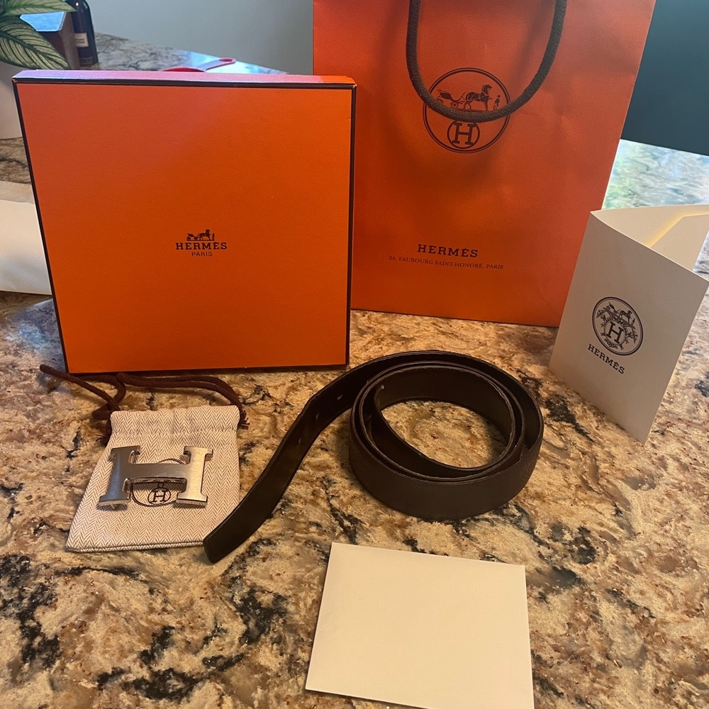 Authentic Hermes H Touareg reversible belt with buckle and original package.